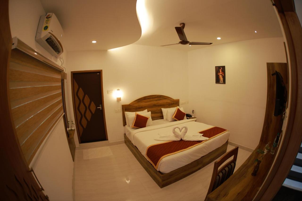 Malavikas Black Beach Resort Varkala Luaran gambar