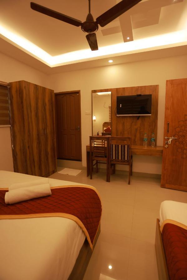 Malavikas Black Beach Resort Varkala Luaran gambar
