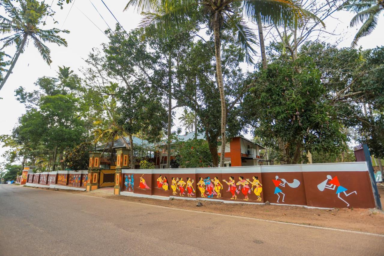Malavikas Black Beach Resort Varkala Luaran gambar